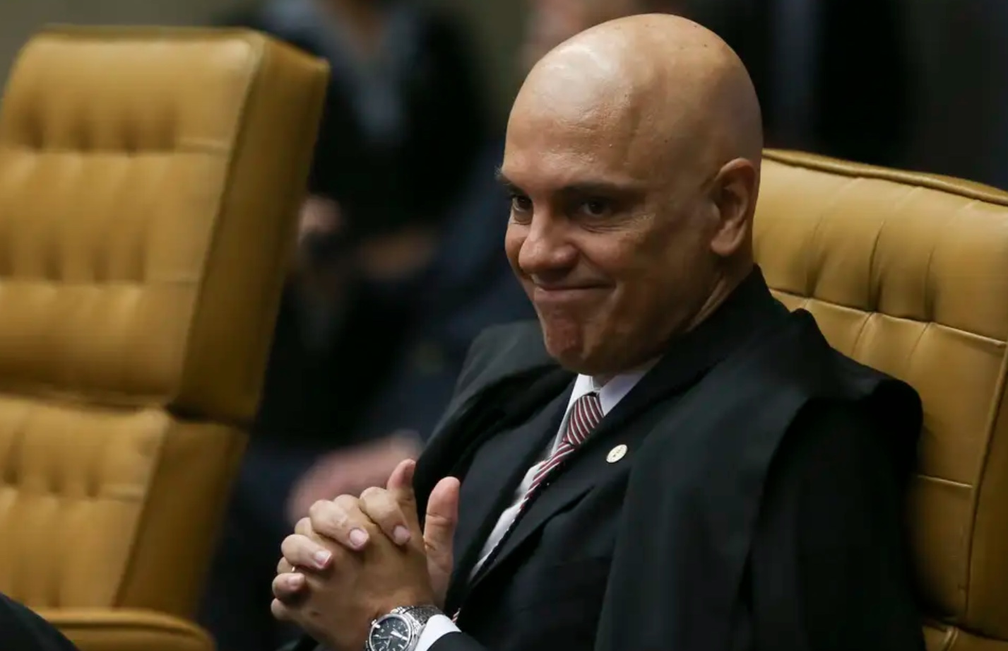 Ex-assessor de Trump compara Moraes a juízes nazistas e defende volta de Bolsonaro