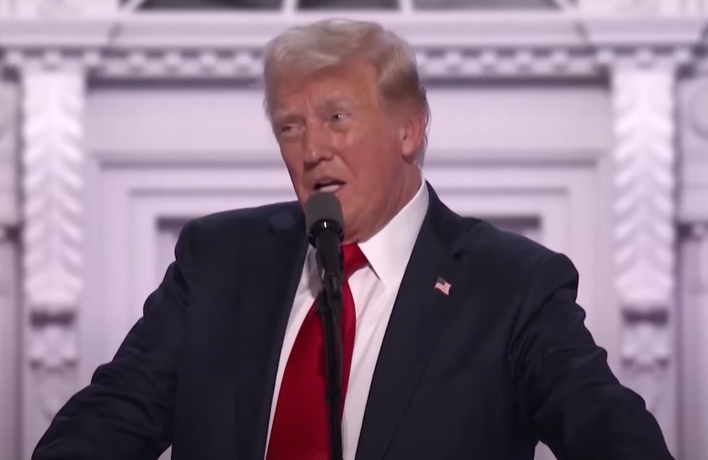 Usuários reclamam de seguirem Trump automaticamente nas redes sociais após posse