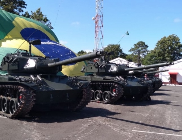 Militares planejam exercício na fronteira com Venezuela em resposta a Maduro