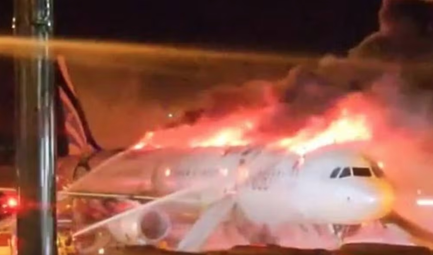  Avião com 176 pessoas pega fogo em aeroporto na Coreia do Sul