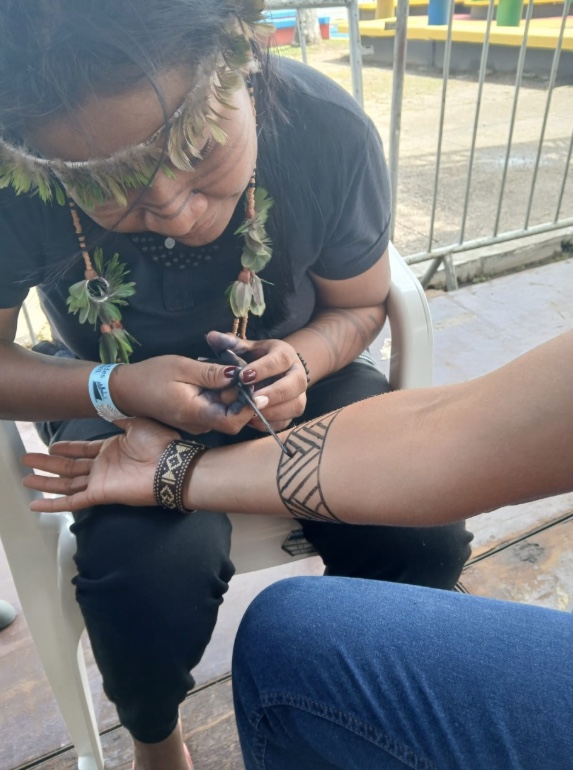 Artesãos indígenas são destaque na 2ª Feira do Artesanato Indígena em Barcelos