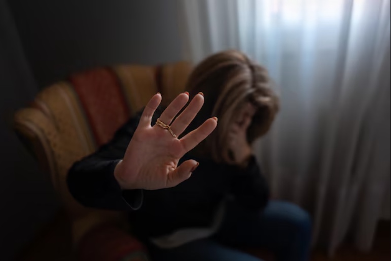 Mulher descobre que foi abusada ao ver câmeras de segurança 