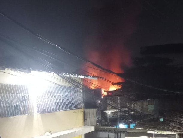 Incêndio destrói sete casas em beco no Nossa Senhora das Graças