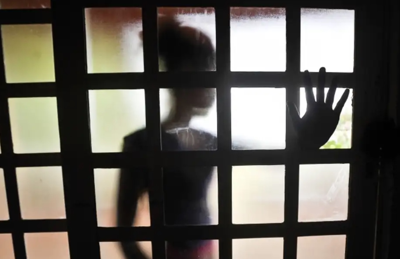 Beijo forçado em menor de 14 anos não é mera importunação sexual, diz Justiça do Amazonas