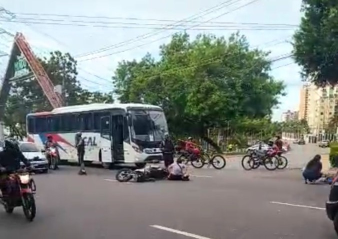 Acidente entre motocicletas trava trânsito e deixa 3 feridos em Manaus
