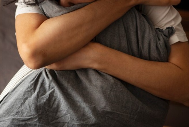 Marido é preso após agredir esposa e tentar furar policiais no Centro