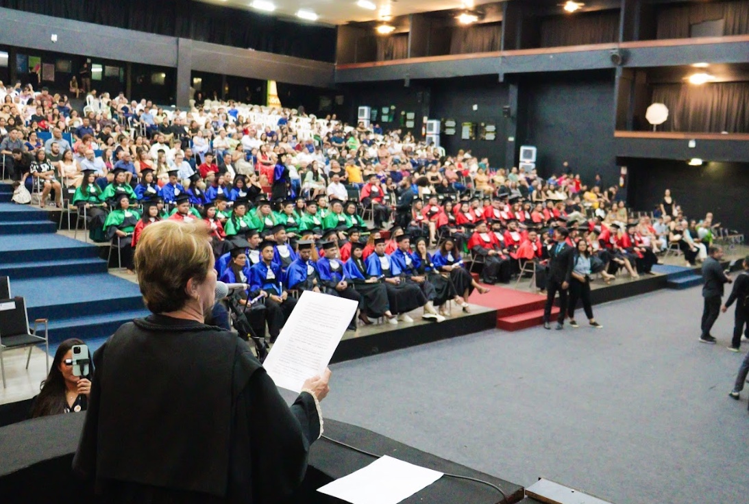 Universidade Nilton Lins forma novos profissionais em cerimônia solene