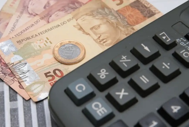 Juíza afasta má-fé do cliente, reconhece abuso do banco e determina devolução em dobro de cobranças indevidas