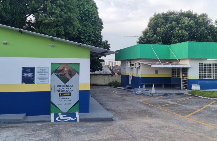 Filho é preso por ameaçar pais idosos com faca em Manaus