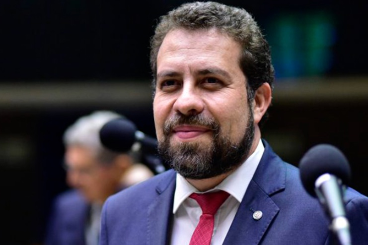 Boulos convoca manifestação por 'prisão para Bolsonaro' após ato em Copacabana