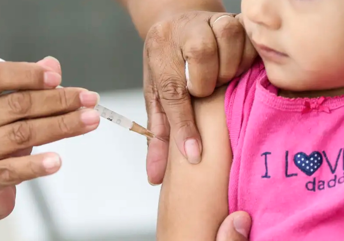 Pais que não vacinarem filhos contra Covid-19 podem ser multados, decide STJ 