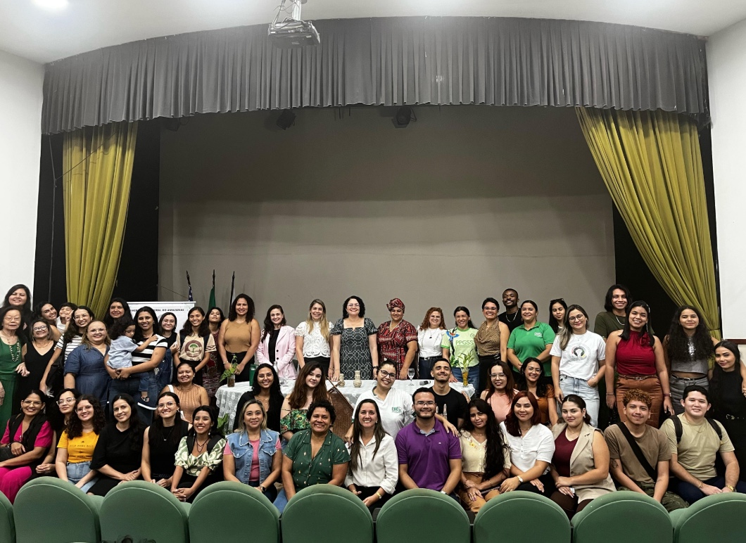 Violeta Loureiro ministra aula magna e oficina de escrita científica na UFAM