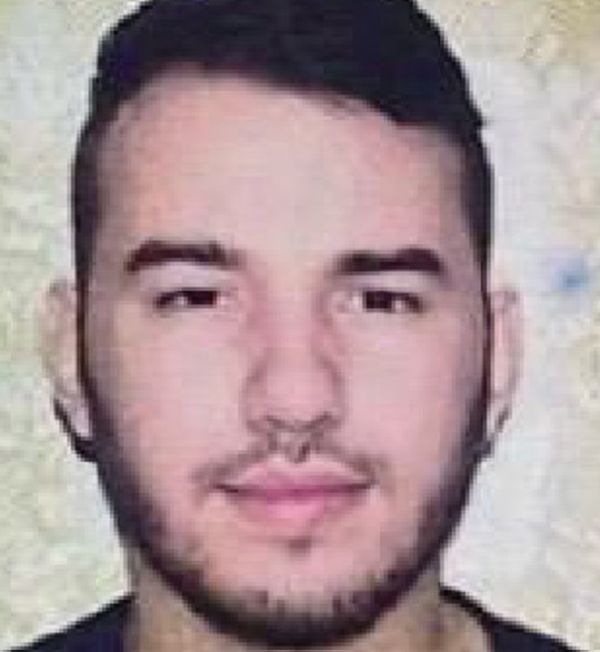 Polícia procura homem que atirou no carro de empresário por ciúmes da ex; denuncie
