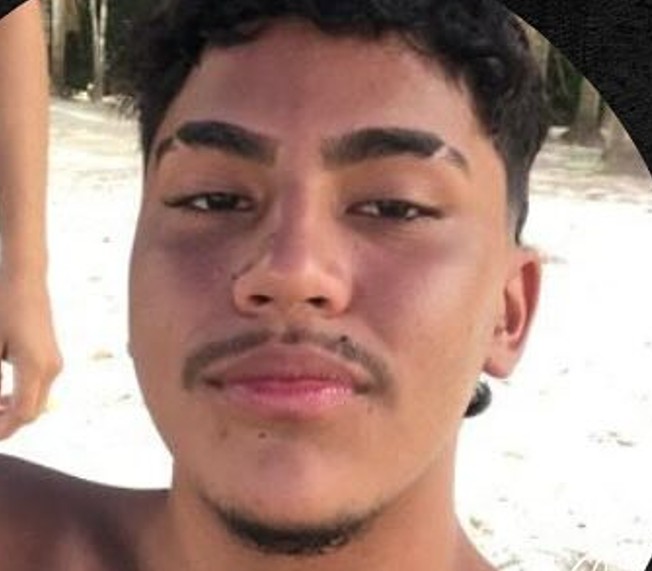 Adolescente morre após moto colidir com carro estacionado em Rio Preto da Eva