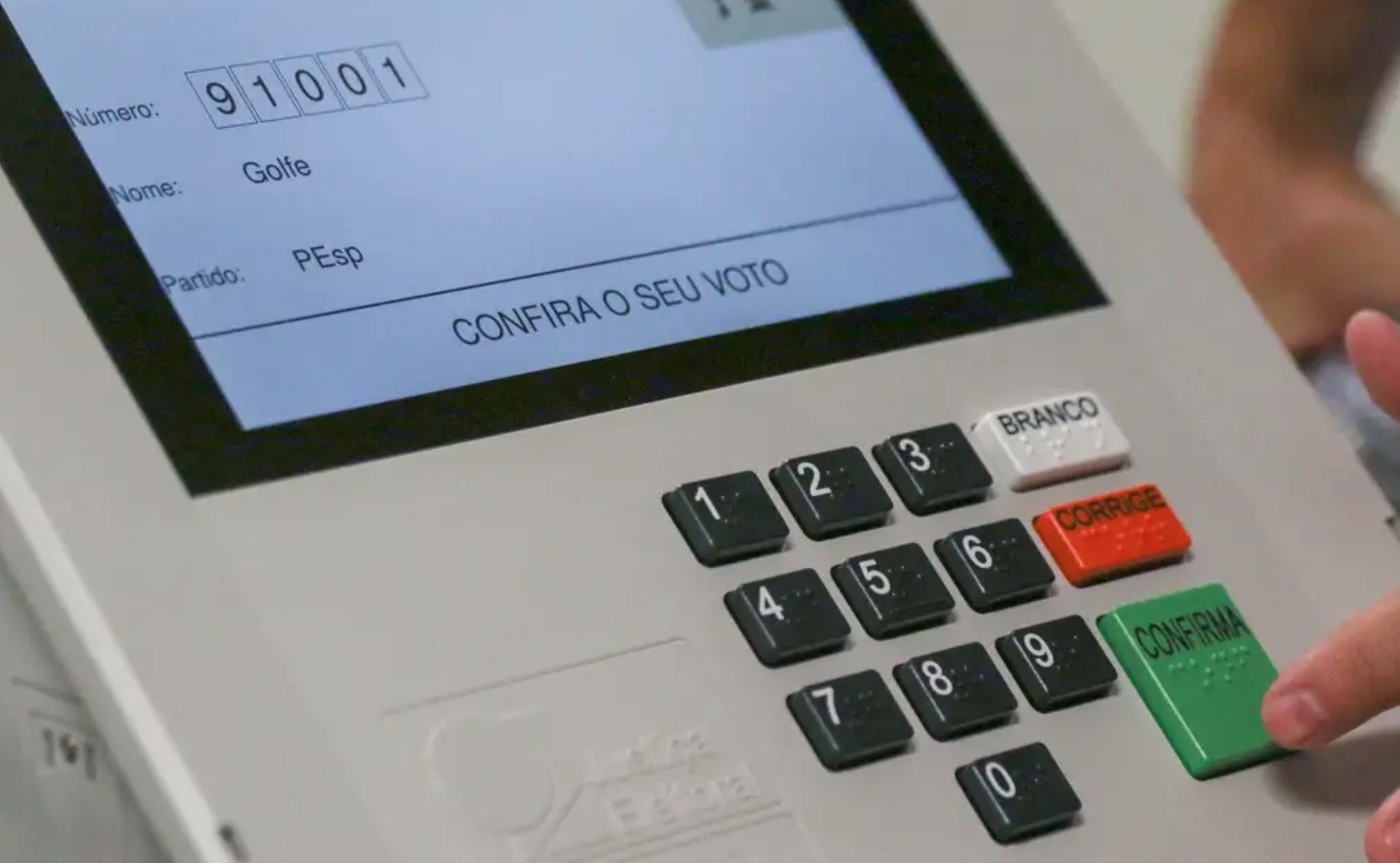 Senado discute novo Código Eleitoral com cotas para mulheres e regras para IA