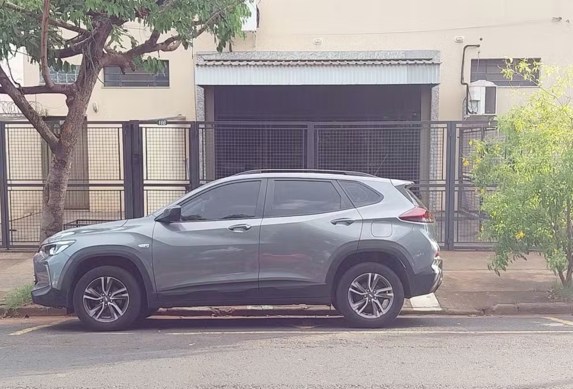 Criança de 3 anos morre após ser esquecida pela tia dentro de carro no interior de SP