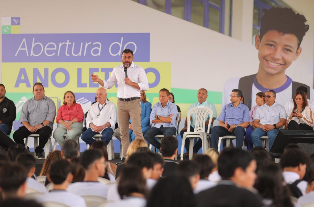 Mais de 16 mil servidores da Educação receberão parcela do Fundef, anuncia Wilson Lima