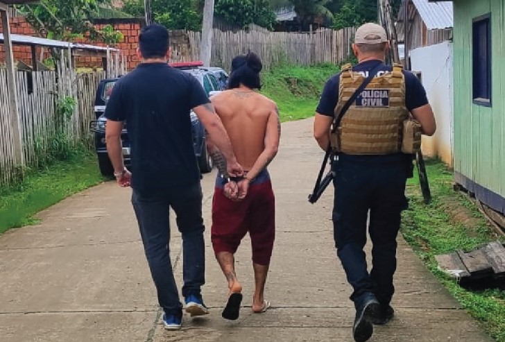 Homem que arrastou mulher e a estuprou após ameaçá-la com faca é preso no Amazonas