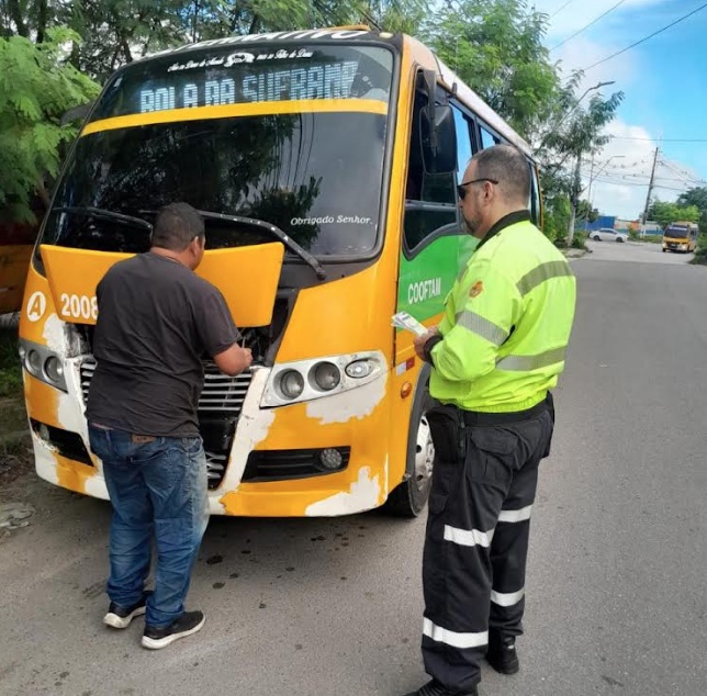 'Amarelinhos' são multados durante fiscalização em Manaus