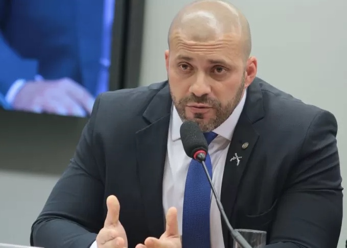 Moraes nega pedido de Daniel Silveira para estudar e trabalhar fora da prisão