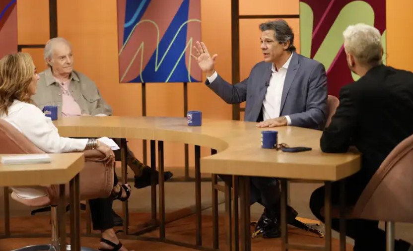 Reforma do IR cria constrangimento moral para super-ricos, diz Haddad