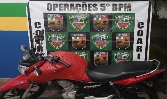 Dupla é presa enquanto tentava arremessar celular para preso em Coari