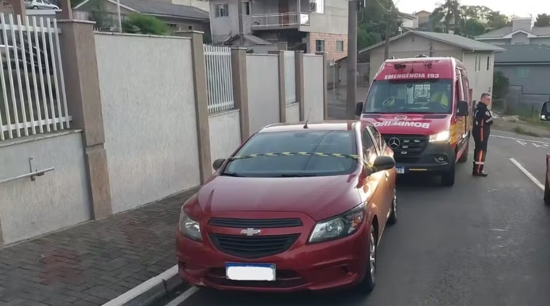 Menino de 3 anos morre após ser esquecido em carro em Santa Catarina