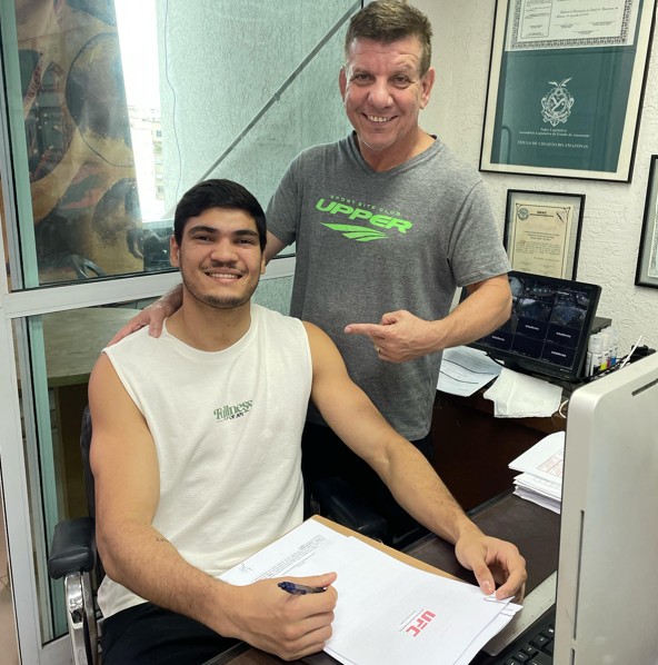 Promessa do MMA, manauara José 'Canela' assina contrato com o UFC