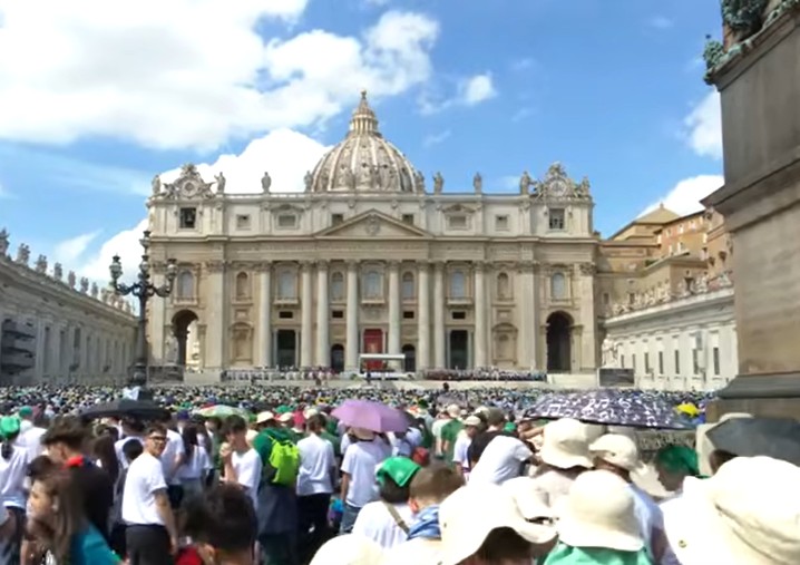 Missa de funeral do papa Francisco reúne mais de 200 mil fiéis 