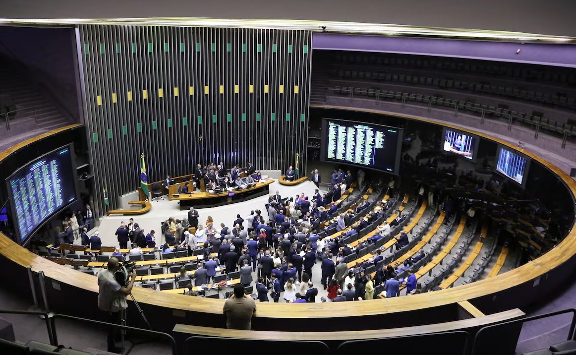 Deputados pedem CPI para investigar esquema que desviou R$ 6,3 bilhões do INSS