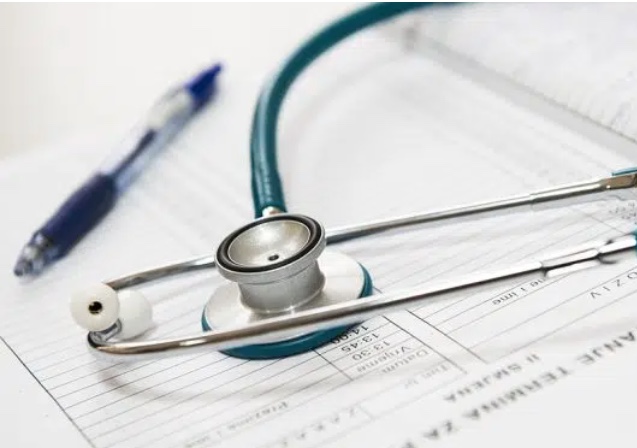 Hospital é condenado por descumprir contrato sobre atendimento de servidores em Manaus