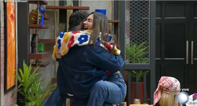 Francine e Júnior vencem 1ª Prova dos Casais do Power Couple