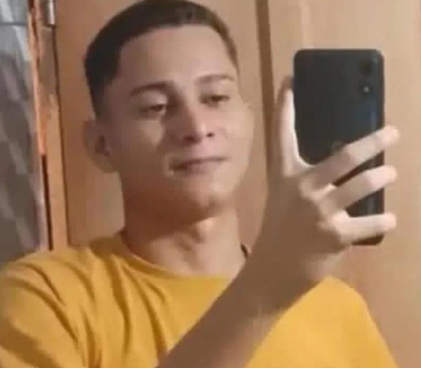 Jovem é executado a tiros enquanto bebia com amigos dentro de barco em Eirunepé