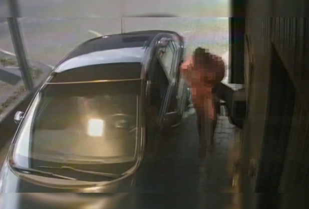 PM e travesti rolam escada abaixo em motel durante briga