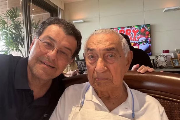 Prefeito de Manaus decreta luto de três dias pela morte de Carlos Braga