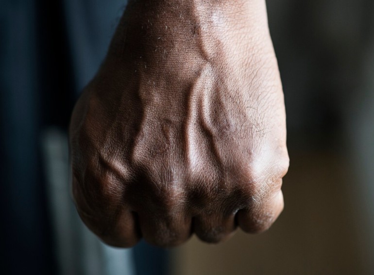 Marido é preso por invadir casa e tentar espancar esposa até a morte no São Geraldo