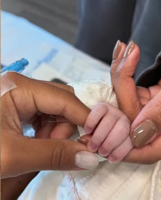 Nasce Zuri, filha da cantora Ludmilla e Brunna Gonçalves