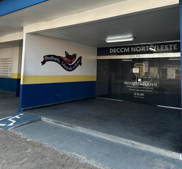 Homem é preso por ameaçar ex enquanto ela o denunciava em delegacia de Manaus