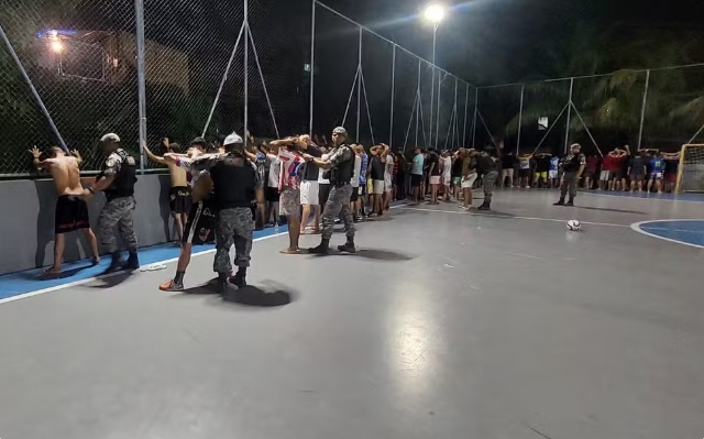 Futconha: PM interrompe torneio de futsal com maconha como prêmio em Manaus