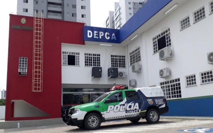 Filha de casal executado estava assustada e sozinha em rua de Manaus