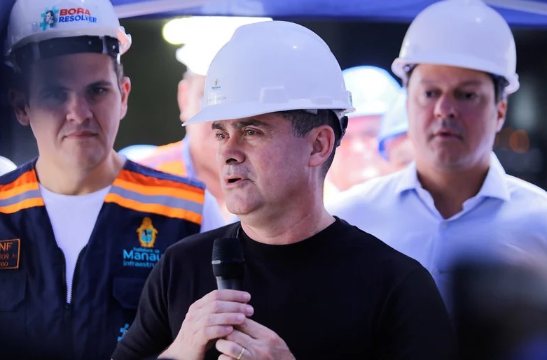 Prefeito de Manaus diz que vai devolver verba usada na obra do viaduto Rei Pelé