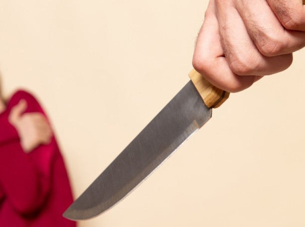 Marido é preso por espancar e esfaquear esposa na frente dos filhos em Manaus