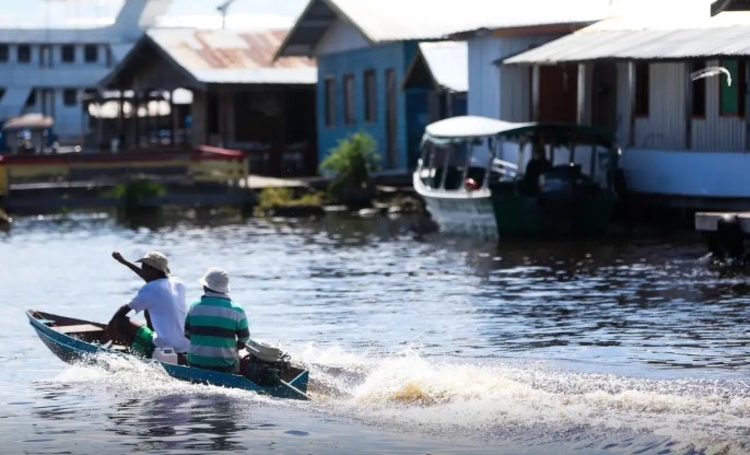Mais de 100 mil famílias são afetadas pela cheia no Amazonas