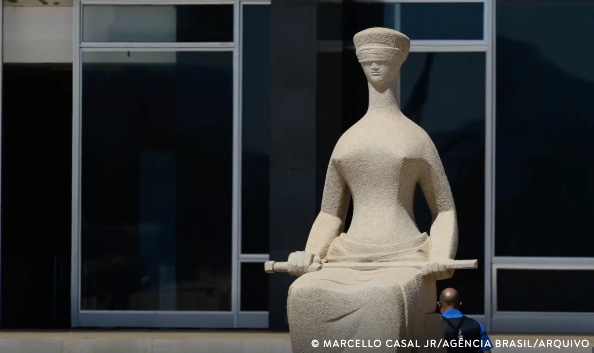 Cármen Lúcia mantém prisão de tenente acusado de matar garimpeiros em Roraima