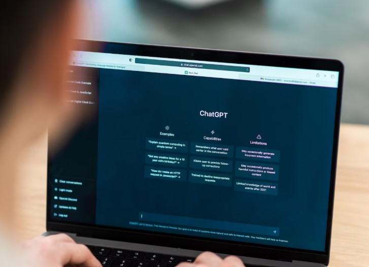 ChatGPT apresenta falha e sai do ar no Brasil e em outros países
