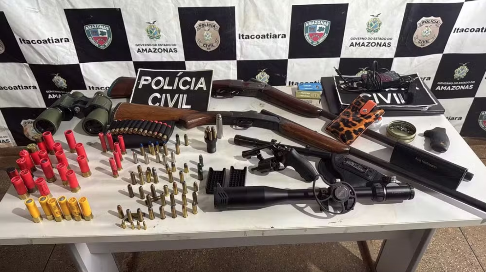 Pai esconde pistola na mochila da filha para tentar fugir da polícia em Itacoatiara