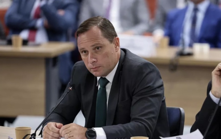 STF autoriza retirada de tornozeleira eletrônica de Mauro Cid