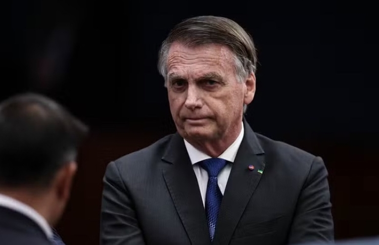 Após passar mal, Bolsonaro fará consulta com médico que fez última operação