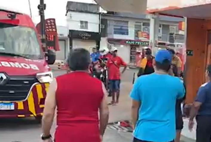 Homem é atacado a pauladas no meio da rua em Itacoatiara no feriado de Corpus Christi