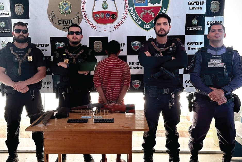 Homem é preso por espancar esposa e engravidar enteada adolescente em Envira